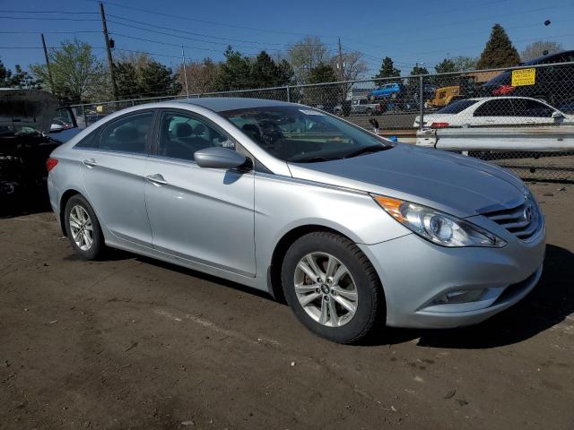 5NPEB4AC7DH599388 - 2013 HYUNDAI SONATA GLS SILVER photo 4