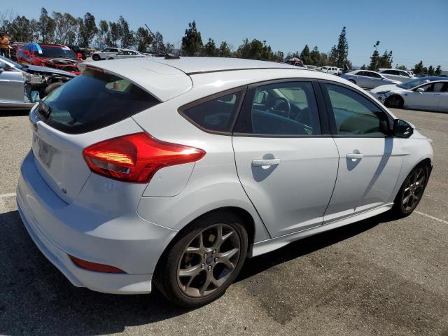 1FADP3K24FL220879 - 2015 FORD FOCUS SE WHITE photo 3