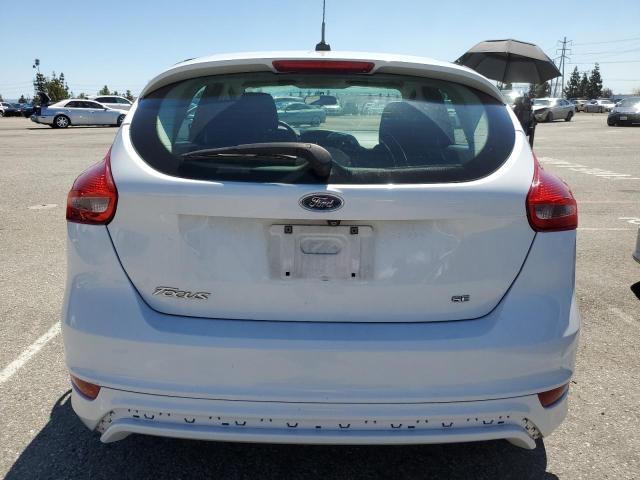 1FADP3K24FL220879 - 2015 FORD FOCUS SE WHITE photo 6