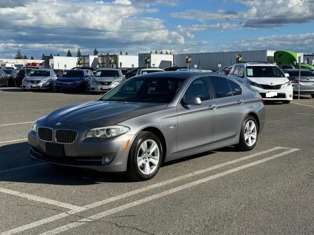 WBAXG5C53CDW24139 - 2012 BMW 528 I GRAY photo 2