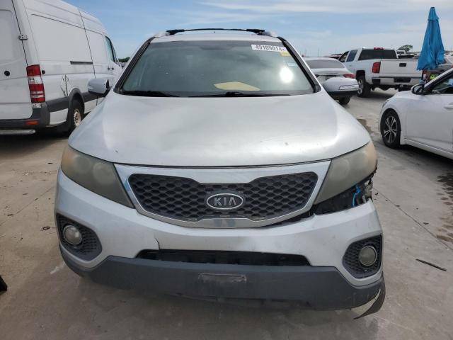 5XYKTCA64CG206070 - 2012 KIA SORENTO BASE SILVER photo 5