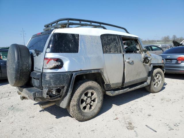 JTEBU11F370024904 - 2007 TOYOTA FJ CRUISER SILVER photo 3