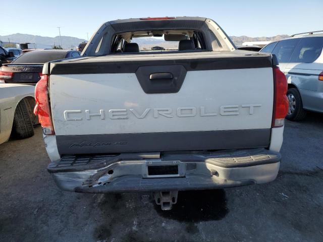 3GNEK12T74G237641 - 2004 CHEVROLET AVALANCHE K1500 WHITE photo 6