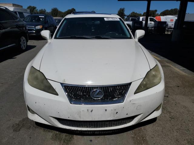 JTHBK262062011048 - 2006 LEXUS IS 250 WHITE photo 5