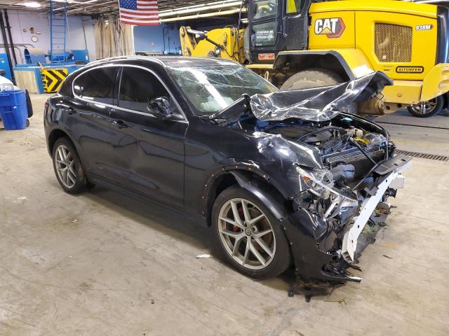 ZASPAKBN4K7C30271 - 2019 ALFA ROMEO STELVIO TI BLACK photo 4
