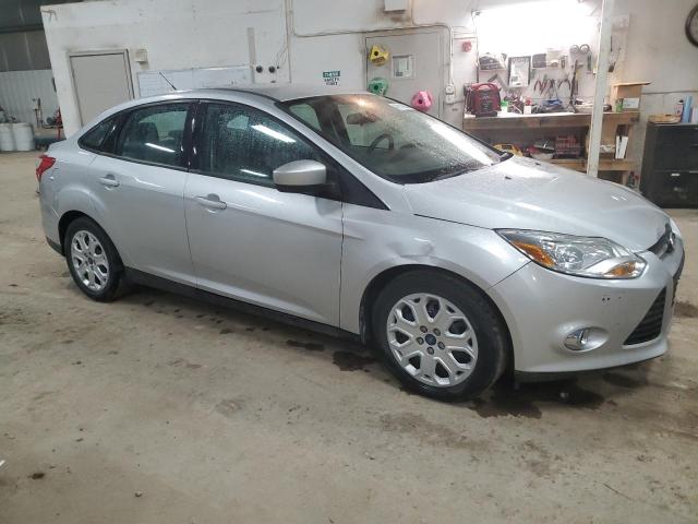 1FAHP3F22CL409943 - 2012 FORD FOCUS SE SILVER photo 4