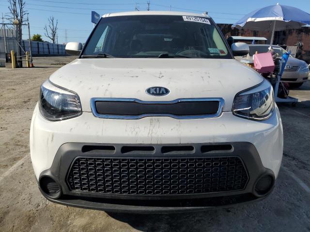 KNDJN2A26G7841016 - 2016 KIA SOUL WHITE photo 5