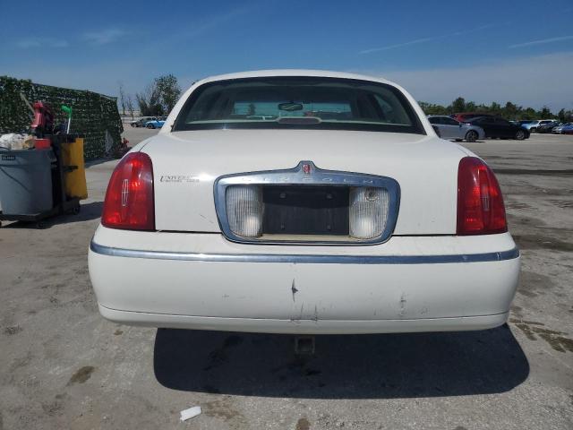 1LNHM81W41Y632572 - 2001 LINCOLN TOWN CAR EXECUTIVE WHITE photo 6