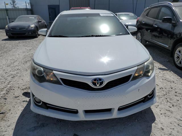 4T1BF1FK6EU861734 - 2014 TOYOTA CAMRY L WHITE photo 5