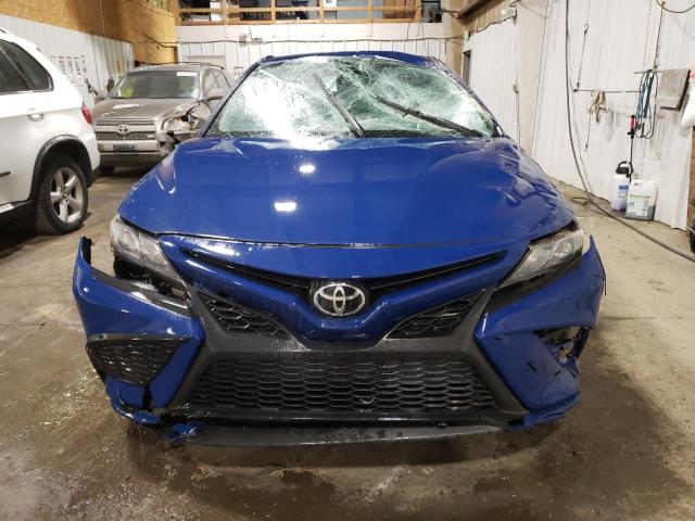 4T1G11BK0RU123850 - 2024 TOYOTA CAMRY SE NIGHT SHADE BLUE photo 5