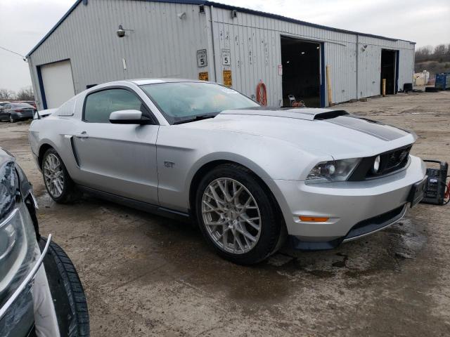 1ZVBP8CH9A5133068 - 2010 FORD MUSTANG GT SILVER photo 4