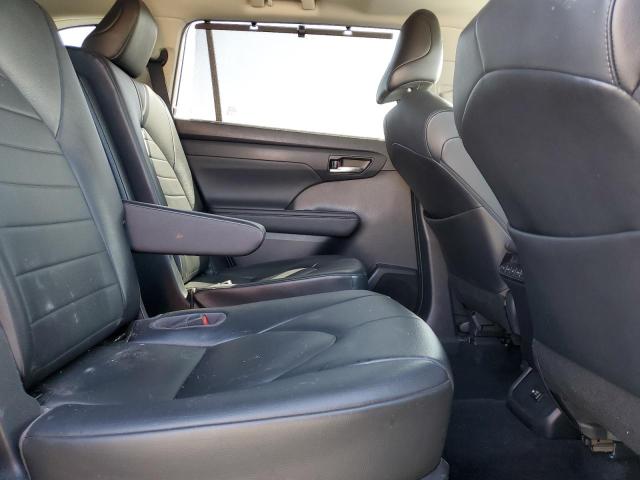 5TDGZRAH0MS528394 - 2021 TOYOTA HIGHLANDER XLE 银色 照片 11