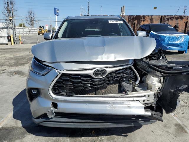 5TDGZRAH0MS528394 - 2021 TOYOTA HIGHLANDER XLE 银色 照片 5