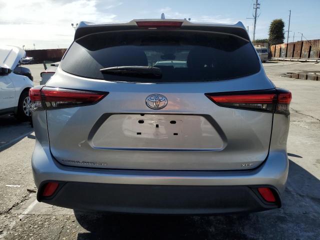5TDGZRAH0MS528394 - 2021 TOYOTA HIGHLANDER XLE 银色 照片 6