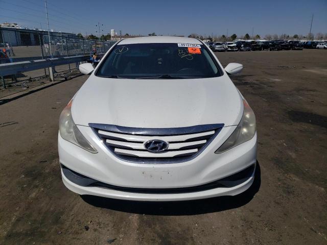 5NPEB4AC3EH902989 - 2014 HYUNDAI SONATA GLS WHITE photo 5