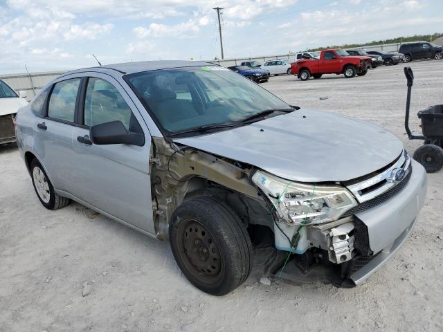 1FAHP34N38W135543 - 2008 FORD FOCUS S/SE SILVER photo 4