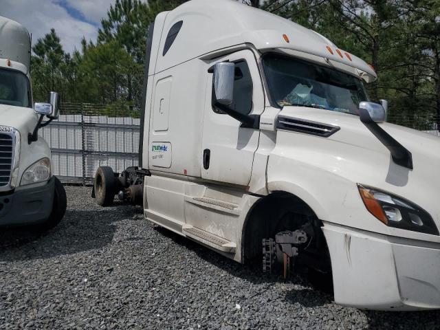 3AKJHHDVXKSKF7629 - 2019 FREIGHTLINER CASCADIA 1 WHITE photo 9