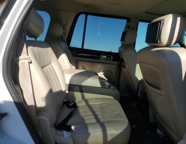 5LMFU27R03LJ15529 - 2003 LINCOLN NAVIGATOR WHITE photo 11