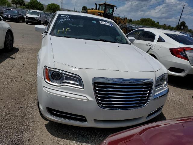 2C3CCAAGXEH200218 - 2014 CHRYSLER 300 WHITE photo 5