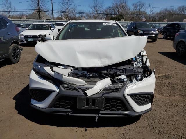 4T1T11BK5PU095992 - 2023 TOYOTA CAMRY SE NIGHT SHADE WHITE photo 5