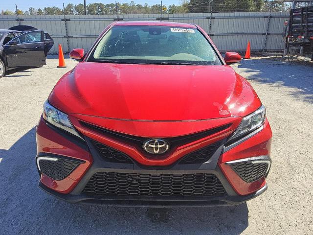 4T1G11AK7PU133435 - 2023 TOYOTA CAMRY SE NIGHT SHADE RED photo 5