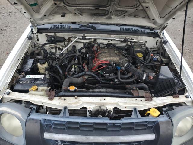 5N1ED28Y62C543429 - 2002 NISSAN XTERRA XE WHITE photo 11