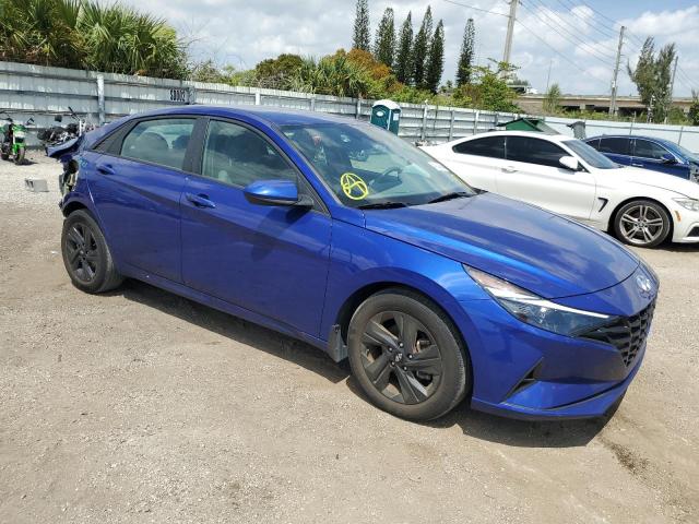 KMHLM4AGXNU284415 - 2022 HYUNDAI ELANTRA SEL BLUE photo 4