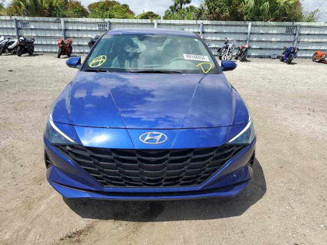 KMHLM4AGXNU284415 - 2022 HYUNDAI ELANTRA SEL BLUE photo 5