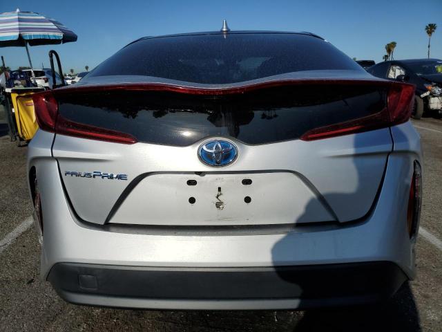 JTDKARFP8H3007397 - 2017 TOYOTA PRIUS PRIM SILVER photo 6