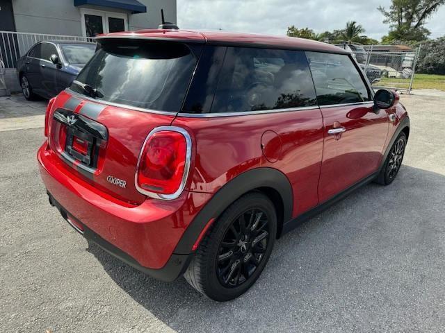 WMWXP5C50J2G63900 - 2018 MINI COOPER RED photo 3