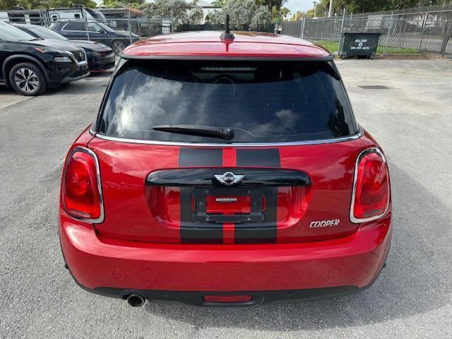 WMWXP5C50J2G63900 - 2018 MINI COOPER RED photo 6