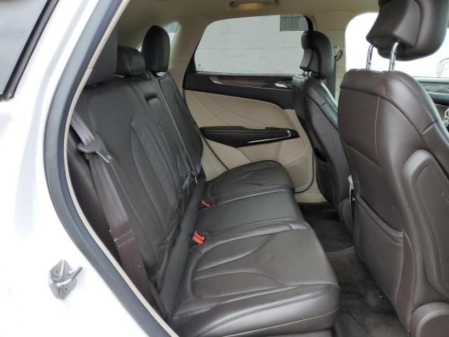 5LMTJ3DH4HUL32354 - 2017 LINCOLN MKC RESERVE თეთრი ფოტო 11