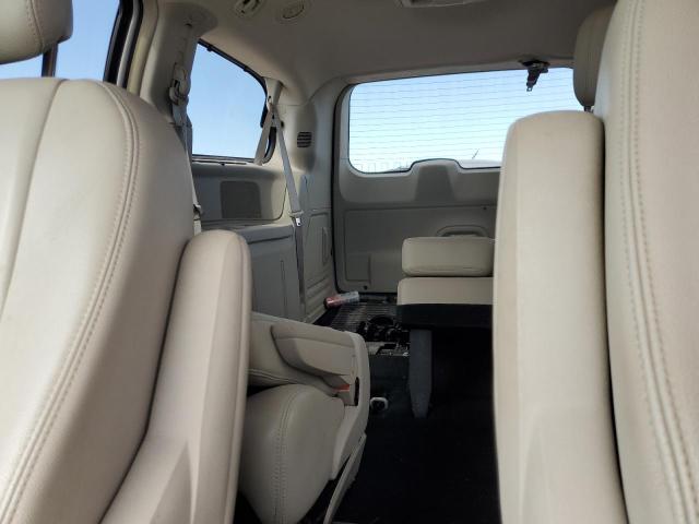 2A4RR8DG9BR789268 - 2011 CHRYSLER TOWN & COU TOURING L SILVER photo 10