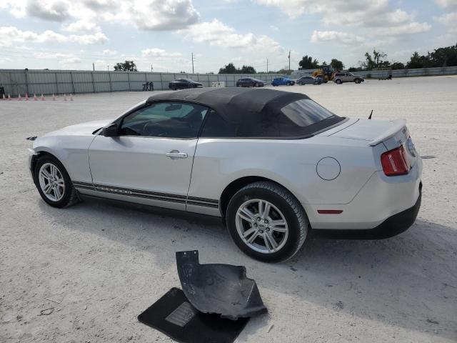 1ZVBP8EN9A5178465 - 2010 FORD MUSTANG SILVER photo 2