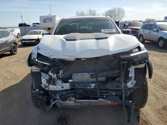 1GCPTFEK1R1270302 - 2024 CHEVROLET COLORADO ZR2 WHITE photo 5