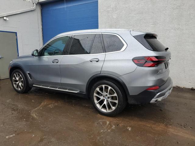 5UX23EU00R9S15277 - 2024 BMW X5 XDRIVE40I GRAY photo 2