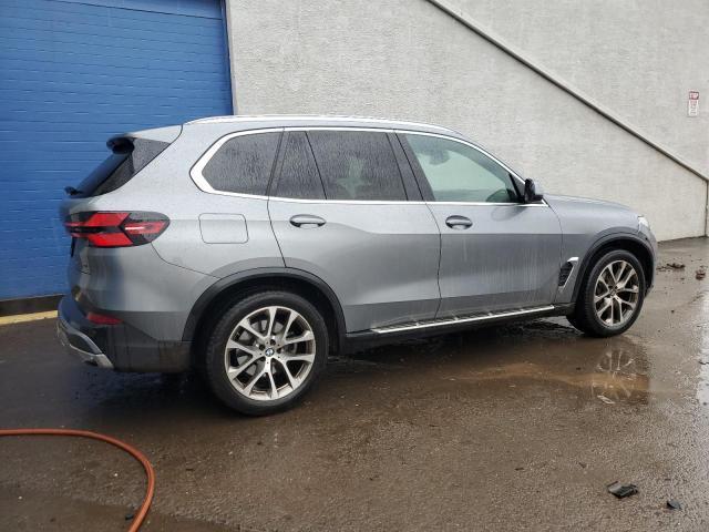 5UX23EU00R9S15277 - 2024 BMW X5 XDRIVE40I GRAY photo 3