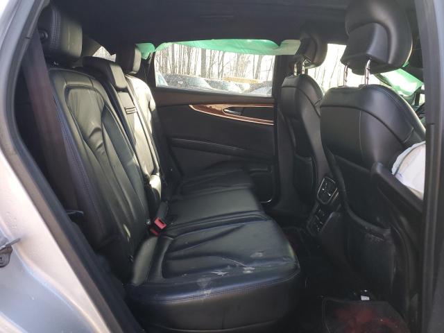 2LMPJ8LR7JBL13759 - 2018 LINCOLN MKX RESERVE Silber Foto 11
