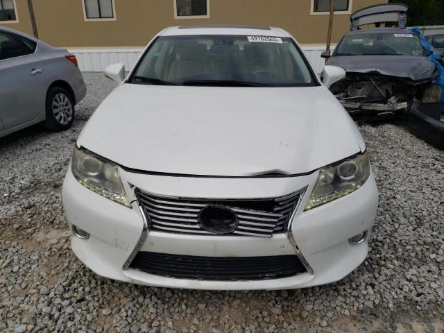 JTHBW1GG8D2030534 - 2013 LEXUS ES 300H WHITE photo 5