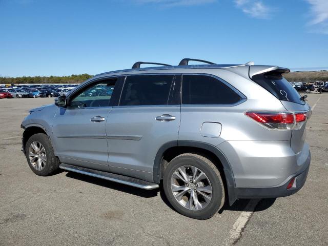 5TDJKRFHXFS116117 - 2015 TOYOTA HIGHLANDER XLE 银色 照片 2