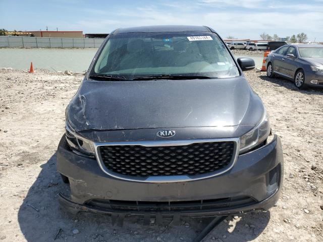 KNDMB5C17H6231676 - 2017 KIA SEDONA LX GRAY photo 5