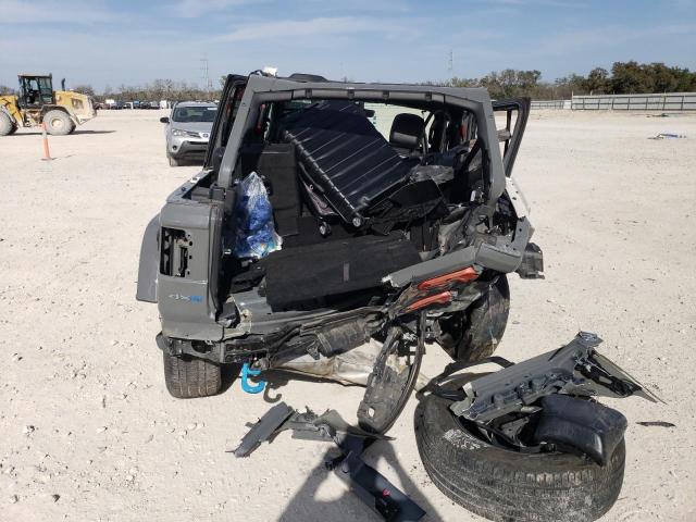 1C4JJXP62NW198847 - 2022 JEEP WRANGLER U SAHARA 4XE GRAY photo 6