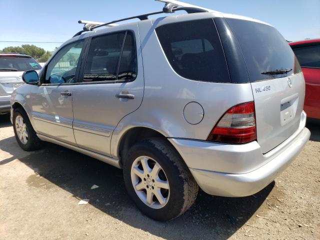 4JGAB72E4XA100134 - 1999 MERCEDES-BENZ ML 430 SILVER photo 2