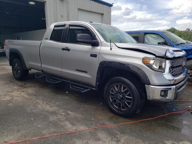 5TFCW5F18JX023687 - 2018 TOYOTA TUNDRA DOUBLE CAB SR/SR5 SILVER photo 4