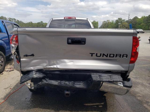 5TFCW5F18JX023687 - 2018 TOYOTA TUNDRA DOUBLE CAB SR/SR5 SILVER photo 6