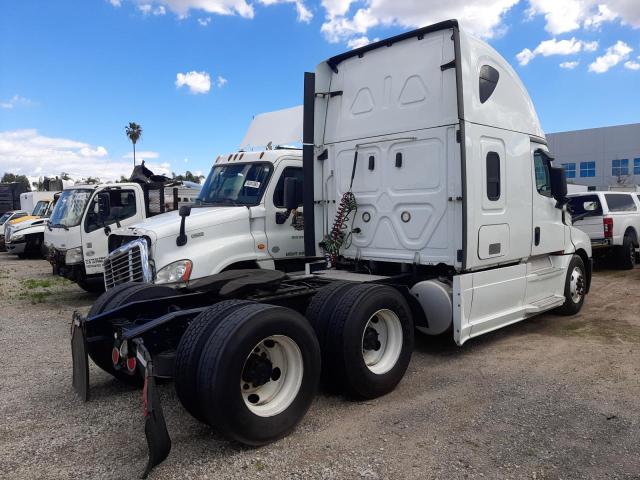 3AKJHHDR5LSLW0790 - 2020 FREIGHTLINER CASCADIA 1 WHITE photo 4