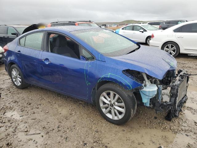 3KPFL4A76HE015996 - 2017 KIA FORTE LX BLUE photo 4