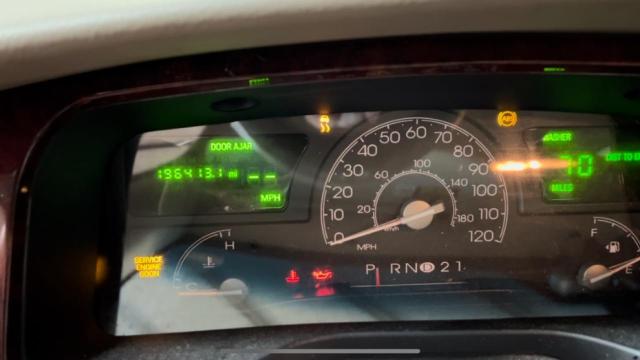 1LNHM81W44Y607269 - 2004 LINCOLN TOWN CAR EXECUTIVE Beige Foto 9