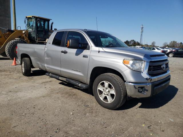 5TFCY5F1XFX018699 - 2015 TOYOTA TUNDRA DOUBLE CAB SR/SR5 SILVER photo 4