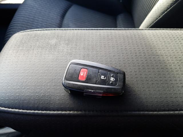 JTDKBRFU2J3583592 - 2018 TOYOTA PRIUS SILVER photo 9